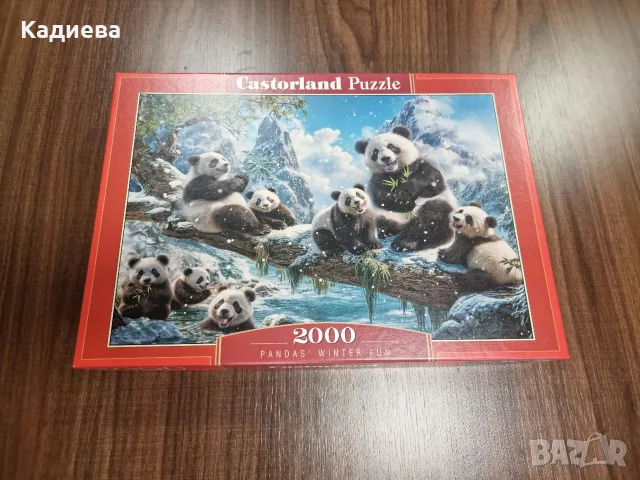 Пъзел Castorland от 2000 части - Зимните забавления на пандите , снимка 4 - Пъзели - 55588470