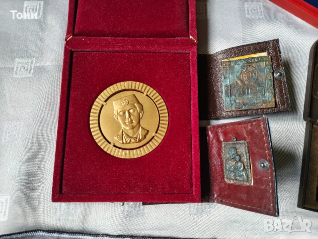 Колекция значки и медали (СССР, НРБ, ГДР) , снимка 10 - Нумизматика и бонистика - 54284157