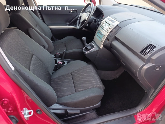Toyota Corolla Verso 2.2 D4D, снимка 10 - Автомобили и джипове - 54625013