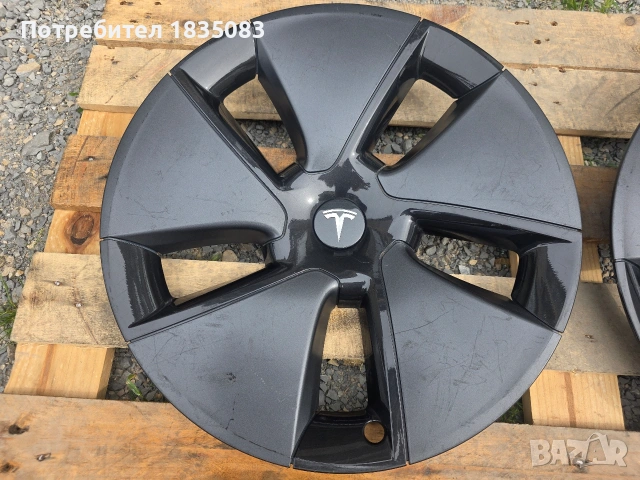 Оригинални тасове Tesla 18 цола, снимка 2 - Аксесоари и консумативи - 55071993