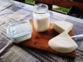 Продавам козе сирене-пресно и зряло , снимка 1
