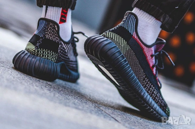 Adidas Yeezy Boost 350 V2 Yecheil номер 43 1/3 оригинални маратонки , снимка 5 - Маратонки - 54623257