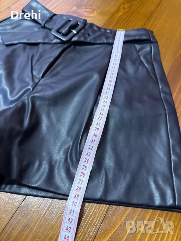 Кожени къси панталони размер М , снимка 2 - Къси панталони и бермуди - 54326530