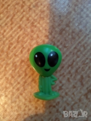 Лот от фигурки от гума, пластмасови и дървени, стикери