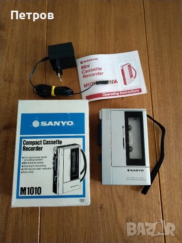 Продавам малък винтидж преносим японски касетофон Sanyo M1010, снимка 3 - Радиокасетофони, транзистори - 54280559