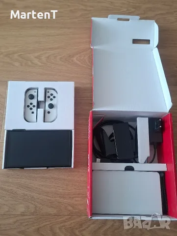 Nintendo Switch OLED White + игра Miitopia, снимка 5 - Nintendo конзоли - 55614301