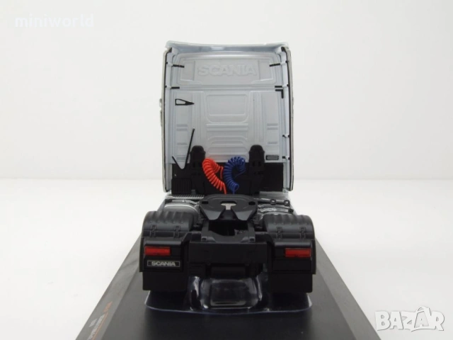 Scania S-Series влекач 2020 - мащаб 1:43 на IXO моделът е нов в PVC дисплей-кейс, снимка 6 - Колекции - 54504498