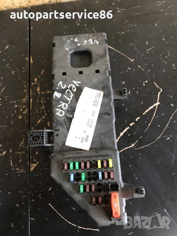 Кутия с предпазители за Vauxhall Opel Vectra C (2003-2006) 13199492, снимка 2 - Части - 54969077