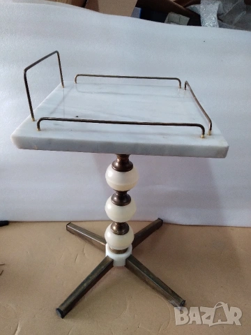 Ретро, мраморна масичка за телефон