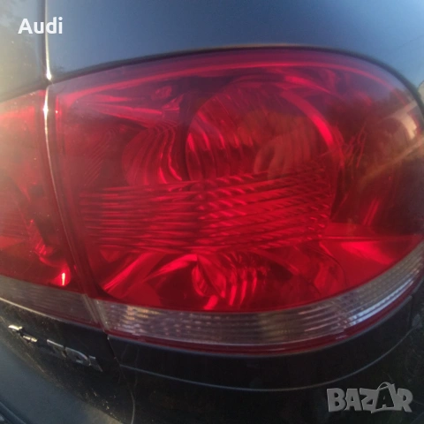 Външни и вътрешни стопове  за VW TOUAREG 2004г. Двата външни стопа имат по една пукнатина. , снимка 2 - Части - 55236243