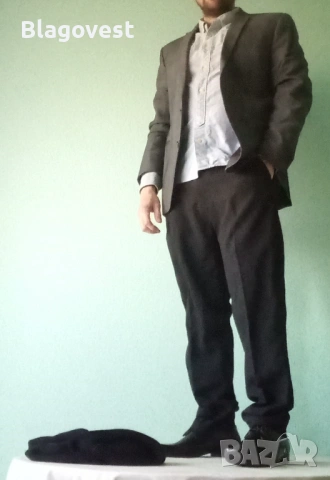 Риза, панталон, сако, обувки и шал