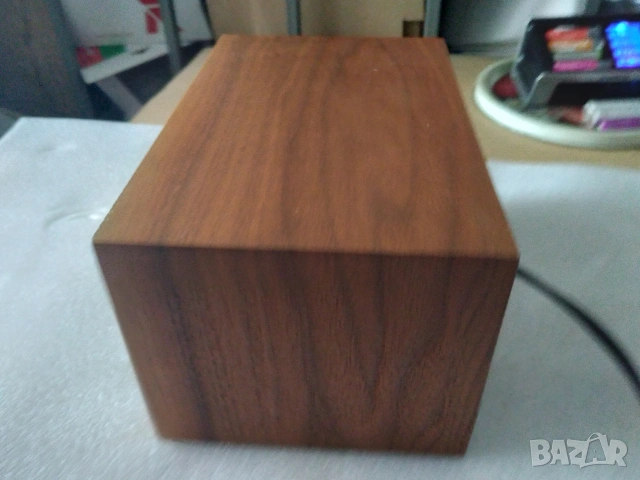 AM/FM радиоприемник Tivoli Audio Model One, снимка 5 - Радиокасетофони, транзистори - 55276663