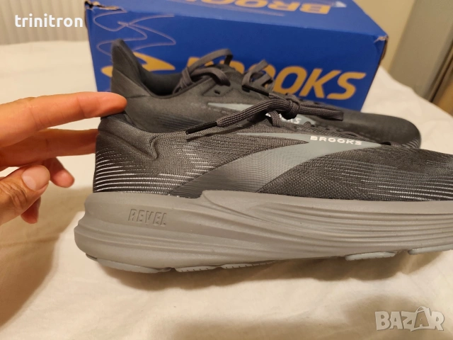 Чисто нови обувки brooks номера 47., снимка 2 - Маратонки - 55155132