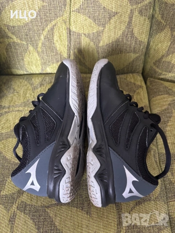 Детски маратонки за зала Mizuno , снимка 4 - Маратонки - 54264946