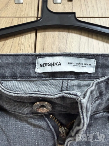 Дамски дънки Bershka, снимка 3 - Дънки - 54319470