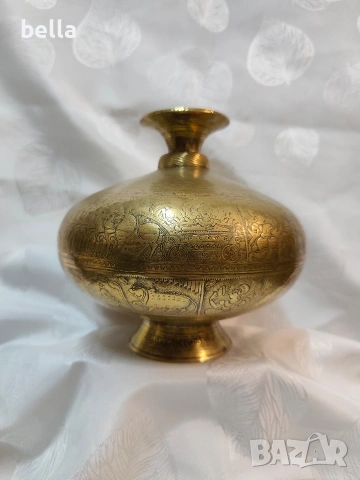 Автентичен индийски ритуален съд Чамбу (Chambu), изработен от дебел и масивен месинг.