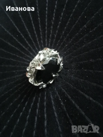 Дамски пръстен с камъни