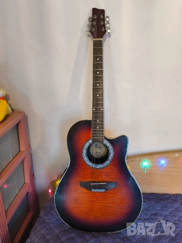 Продавам акустична китара 