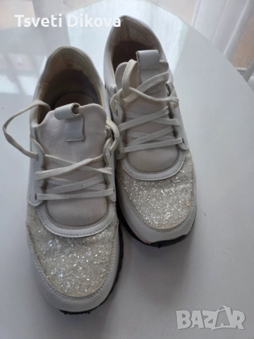 Дамски сникърси в бяло, с ефектна лъскава предна част. , снимка 3 - Маратонки - 54005702