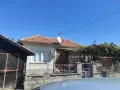 Къща с двор и два самостоятелни входа в гр. Генерал Тошево | Продава се от собственик, снимка 2