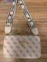 Дамски чанти с дълга дръжка през рамо Guess, снимка 7