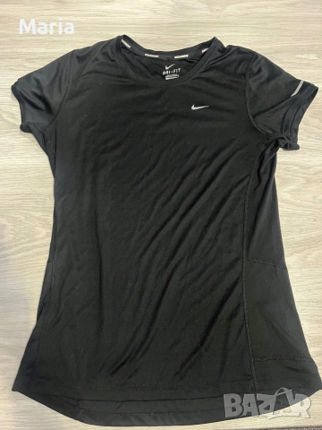 Оригинална дамска тениска Nike Dri-FIT – Размер M – Отлично състояние