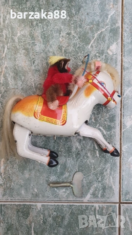 Стара ламаринена играчка Кон с ключе, снимка 7 - Колекции - 54278675