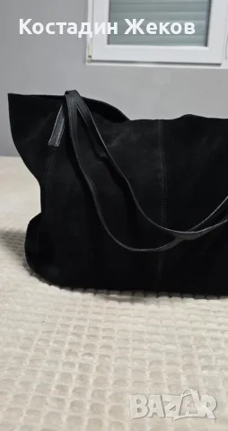 Дамската чанта тип шопър Gusti Leder Sienna Z.. Тя е изработена от мек естествен велур в черен , снимка 3 - Чанти - 55342156