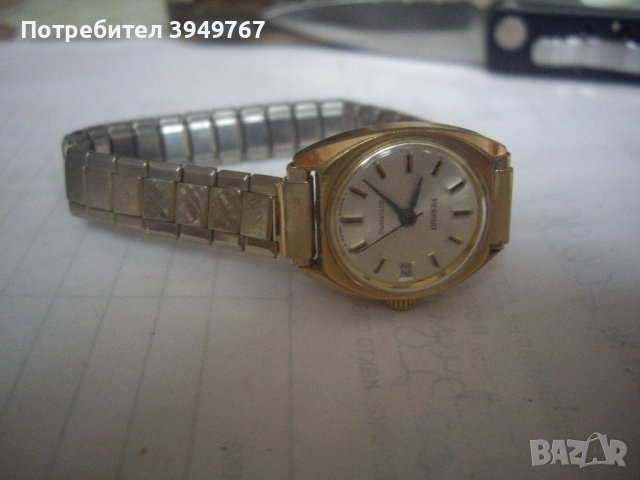 Стар дамски  позлатен часовник.