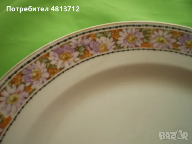 Винтидж голяма порцеланова чиния цветен флорален мотив по периферията.