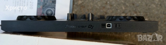 DJ Контролер Pioneer DDJ-200, черен , снимка 4 - Ресийвъри, усилватели, смесителни пултове - 54806821
