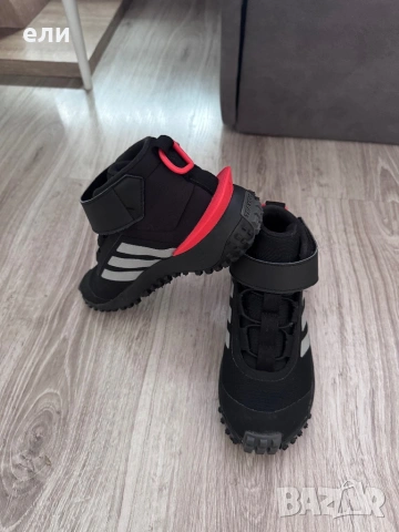 Adidas Traxion, снимка 3 - Детски боти и ботуши - 54523349