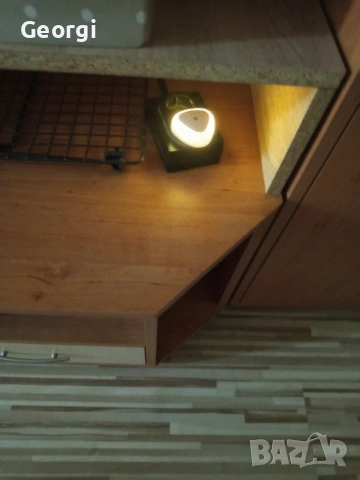 Лампа Мини за контакт, свети само когато е тъмно, снимка 2 - Настолни лампи - 54041283