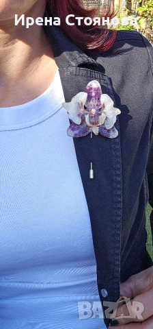 Ръчно изработени бижута с истински цветя.  Брошка игла с естествен цвят на орхидея 