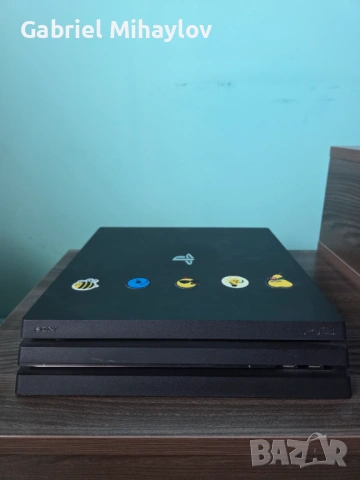PlayStation 4 Pro 1TB + 2 оригинални DualShock 4 джойстика