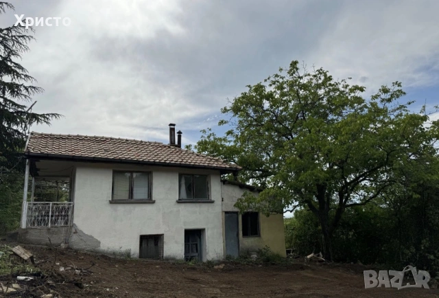 Просторен парцел с кьща в землището на село Люляк с ток и вода, снимка 8 - Вили - 54554152