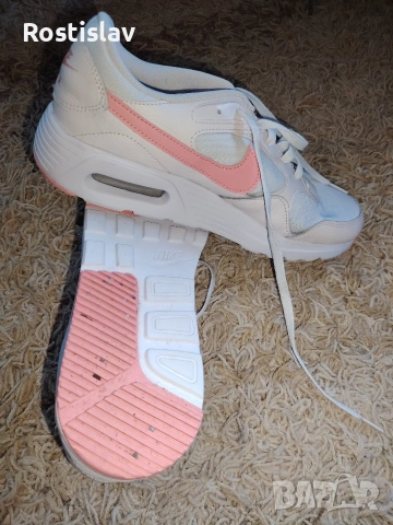 Nike Air max оригинални маратонки в перфектно състояние без забележки като нови. 