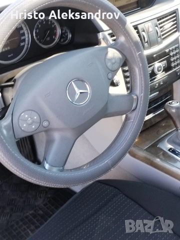 Продавам Мерцедес 212 Е 250 бензин комби , снимка 2 - Автомобили и джипове - 54384179