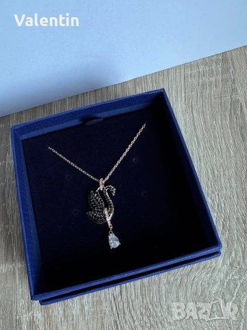 Swarovski колие/black swan, снимка 2 - Колиета, медальони, синджири - 54218561
