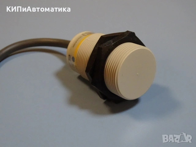 индуктивен датчик Omron E2F-X10F2 Proximity Switch 12-24VDC, снимка 5 - Резервни части за машини - 54525471