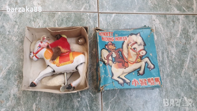 Стара ламаринена играчка Кон с ключе