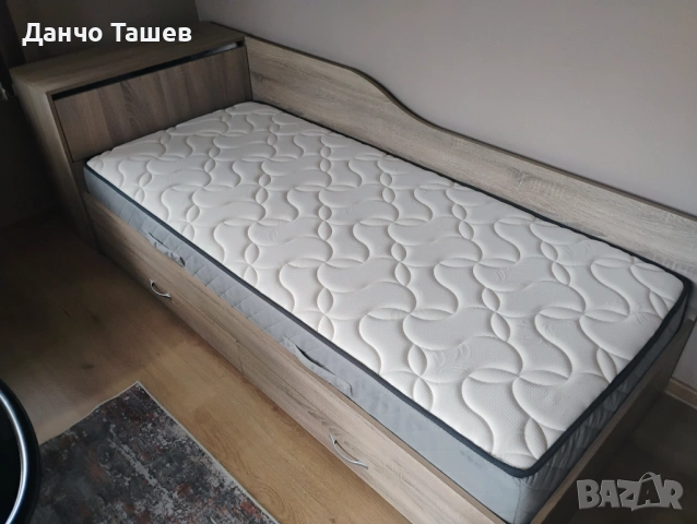 Холова гарнитура с маса и легло! 