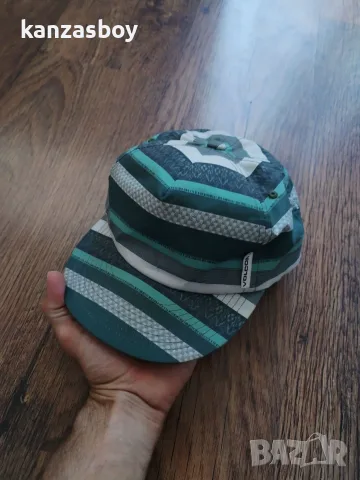 Volcom - страхотна юношеска шапка , снимка 3 - Шапки - 55304047