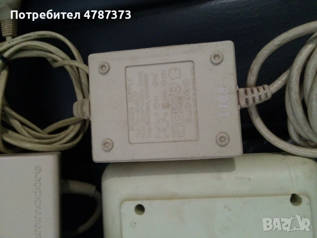 Commodore, снимка 2 - Антикварни и старинни предмети - 54378442