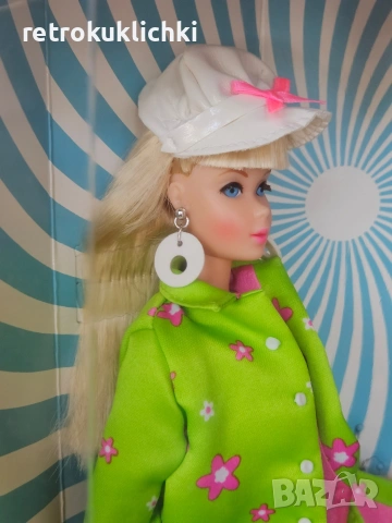 Колекционерска кукла Барби Far Out Barbie 1999, снимка 5 - Колекции - 55232654