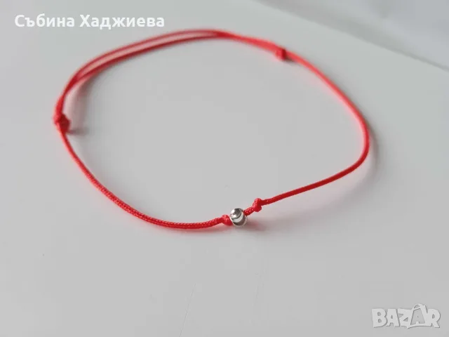 Червено конче със златно или сребърно топче , снимка 2 - Гривни - 55363240