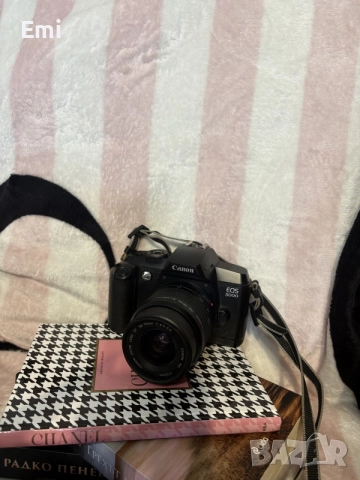 Филмов фотоапарат Canon EOS 5000 SLR с обектив 38-76mm-за части 