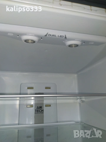 Хладилник с фризер Hotpoint Ariston с ел. проблем, снимка 4 - Хладилници - 54751458