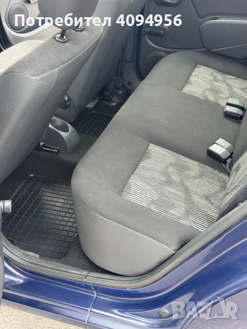 Dacia Sandero 1.2i 75кс, снимка 9 - Автомобили и джипове - 55038005