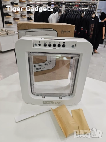 Sure Petcare SureFlap SUR101 – микрочип вратичка за котки и малки кучета с Curfew режим (бяла), снимка 6 - За кучета - 54520330